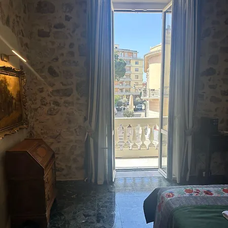 Kemani Sara - Boutique Couette-café Olbia