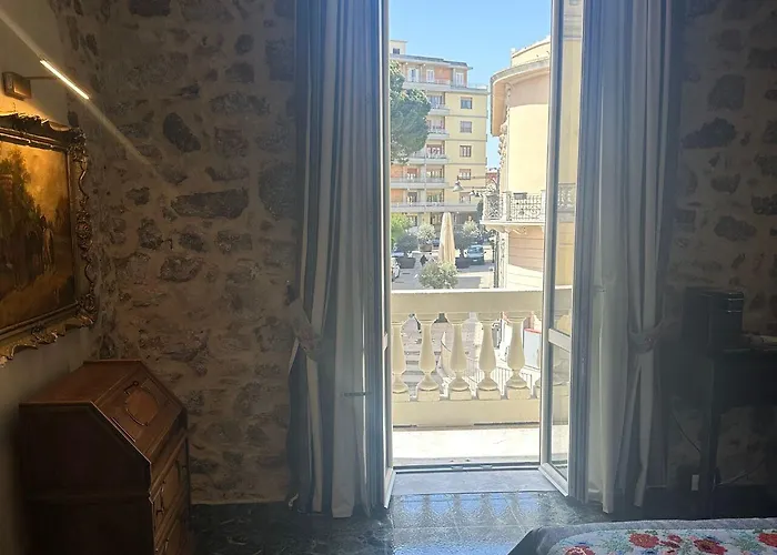 Kemani Sara - Boutique Panzió Olbia
